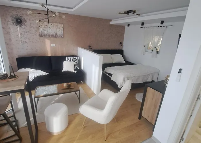 بيت للعطل Mihajlova Oaza Nestin